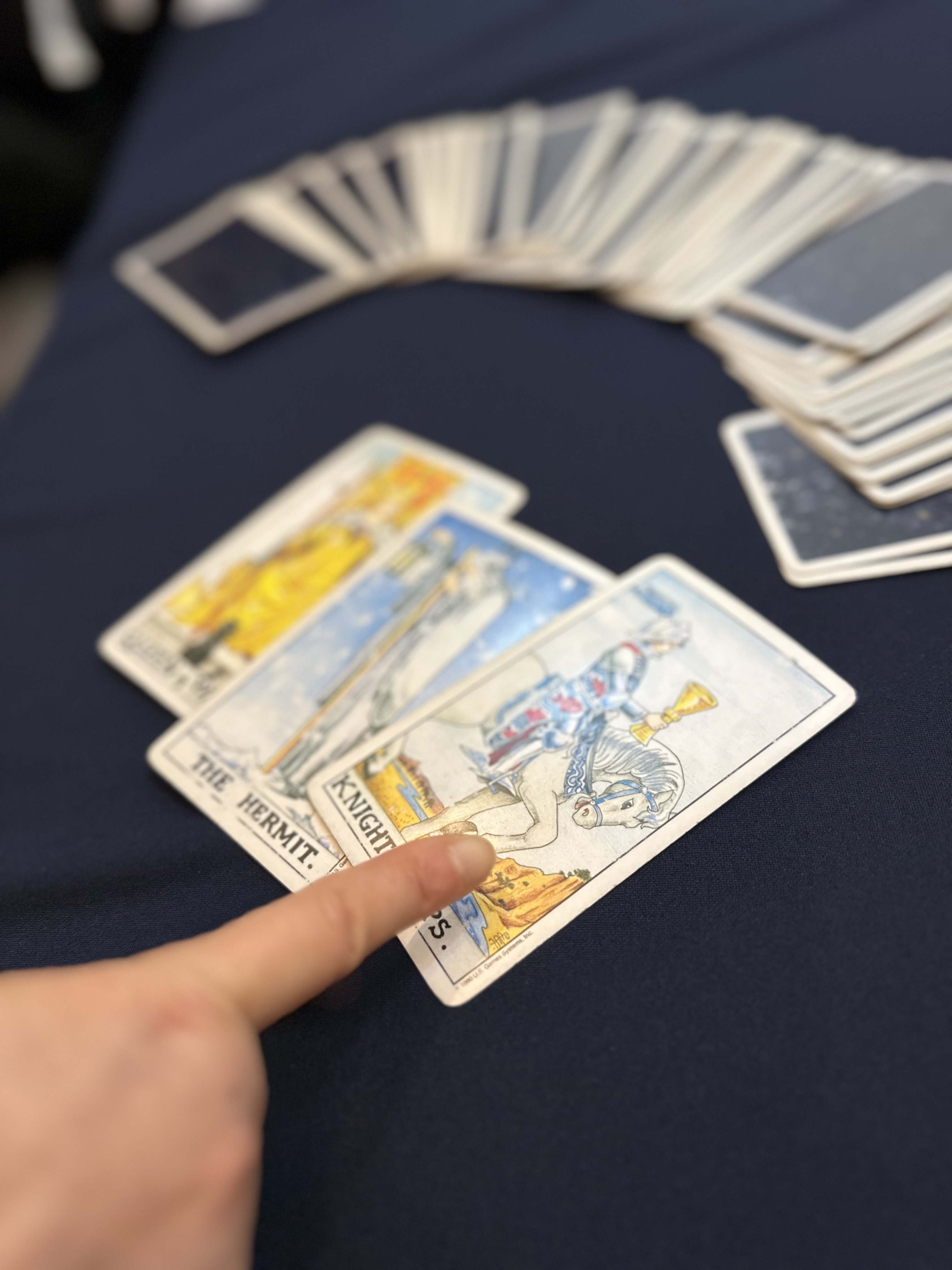 타로 카드 리딩 모습